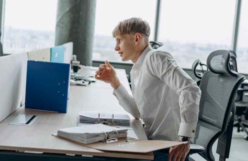 Quelles erreurs éviter avant de quitter son CDI ? Disiz