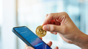 Bitcoin expliqué simplement : fonctionnement, risques et comment débuter