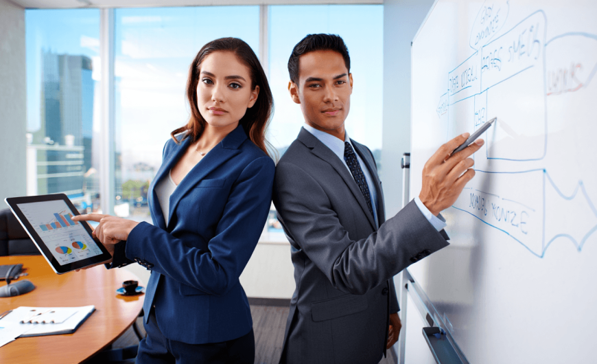 Différences concrètes entre leadership et management pour mieux diriger