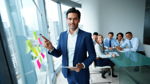 Qu&rsquo;est-ce que le management de transition : définition, rôles et avantages ?