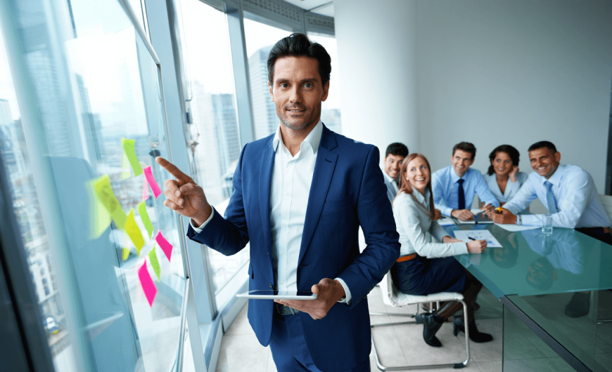 Qu&rsquo;est-ce que le management de transition : définition, rôles et avantages ?