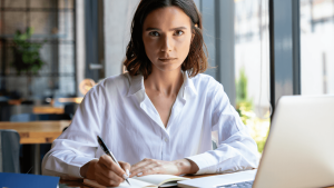 Comment parler de son handicap invisible au travail et obtenir des aménagements ?