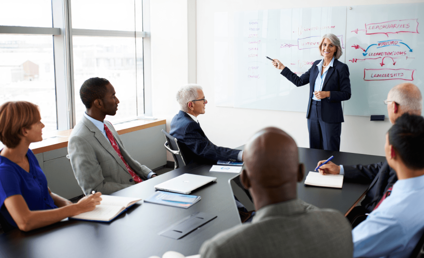 Formations courtes en management et leadership pour professionnels : contenu, avantages et inscription