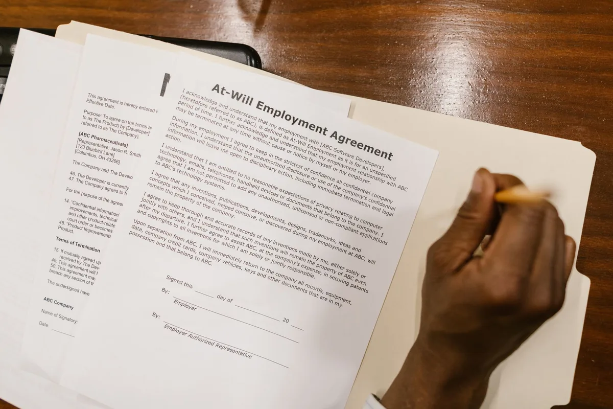 Documents de contrat d'intérim et formulaires administratifs