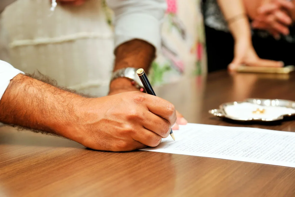 Testament authentique rédigé par un notaire avec documents officiels