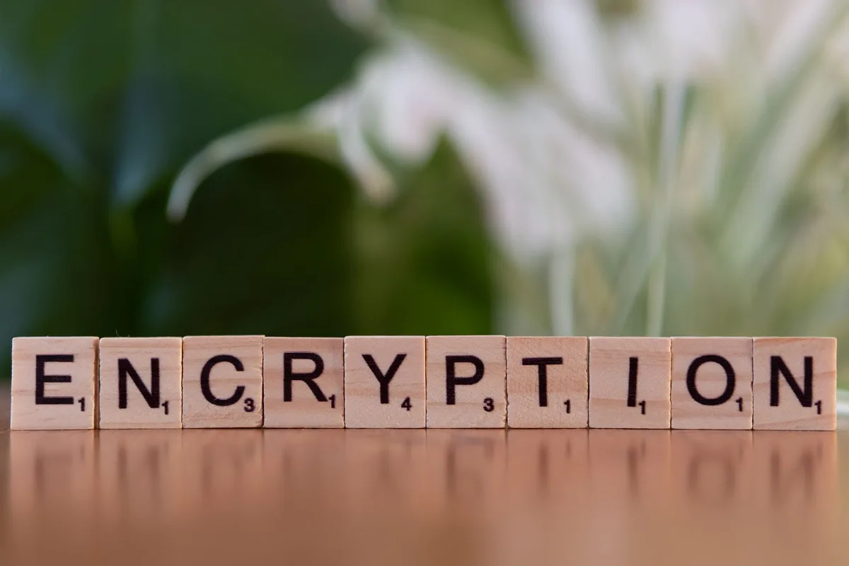 Symbole de cadenas numérique et clés cryptographiques protégeant des données