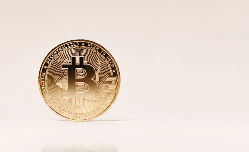 En quoi la blockchain diffère-t-elle du bitcoin et quels sont les impacts ?