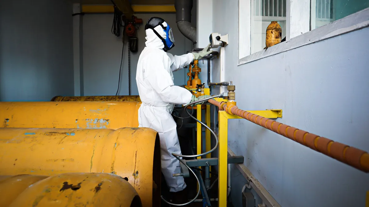 Équipe planifiant une stratégie de maintenance intégrée