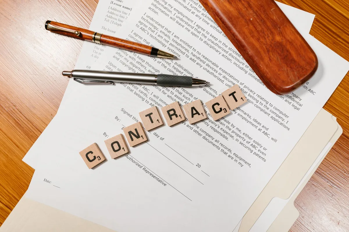 Documents contractuels et garanties bancaires pour transactions commerciales