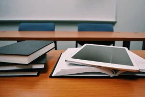 Leadership en ligne ou en présentiel : quel format choisir et quelles différences ?