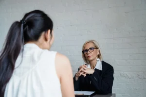 Management intermédiaire ou intelligence émotionnelle : comment trancher ?