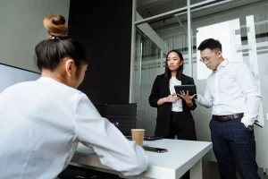Pourquoi travailler en intérim : quels avantages pour votre carrière ?