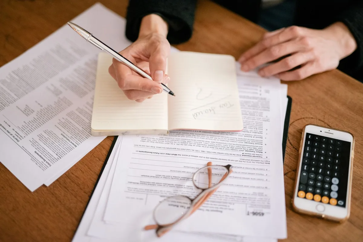 Formulaires fiscaux avec calculatrice pour comparer deux scénarios d'imposition