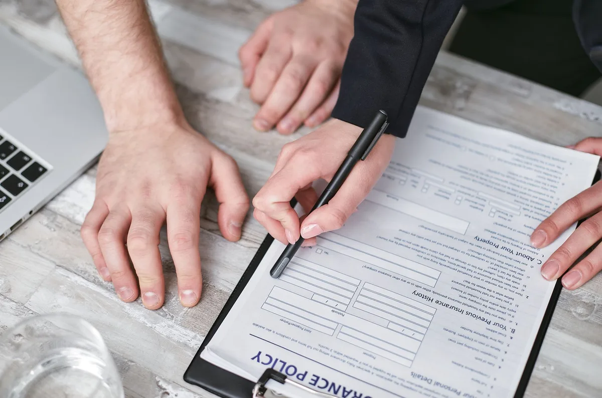 Checklist de politique opérationnelle avec indicateurs et responsables assignés