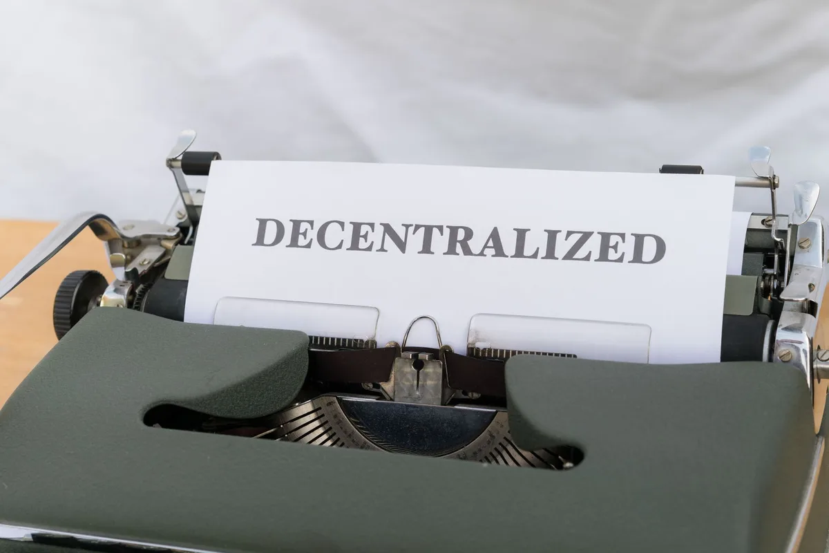 Représentation schématique d'un mécanisme de staking et de sécurité pour opérateurs blockchain