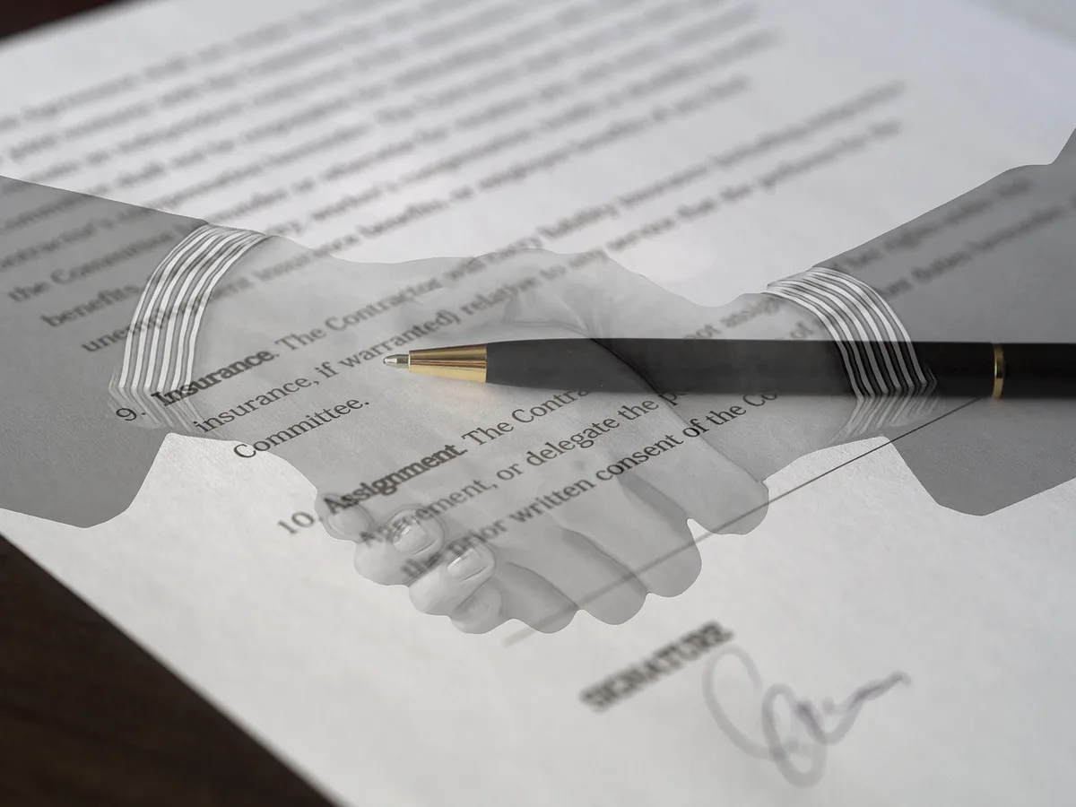 Notification de projet de vente remise via notaire sur un bureau