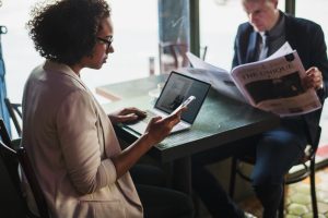 Pourquoi la presse B2B et les médias entrepreneuriaux favorisent la croissance des entreprises ?